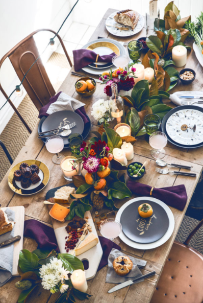 thanksgiving dinner tables